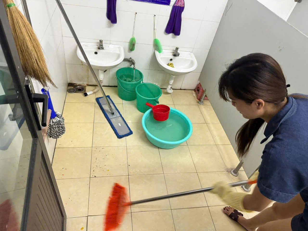 z7134700187675 db18474e2bb85d4e638e62846922a569