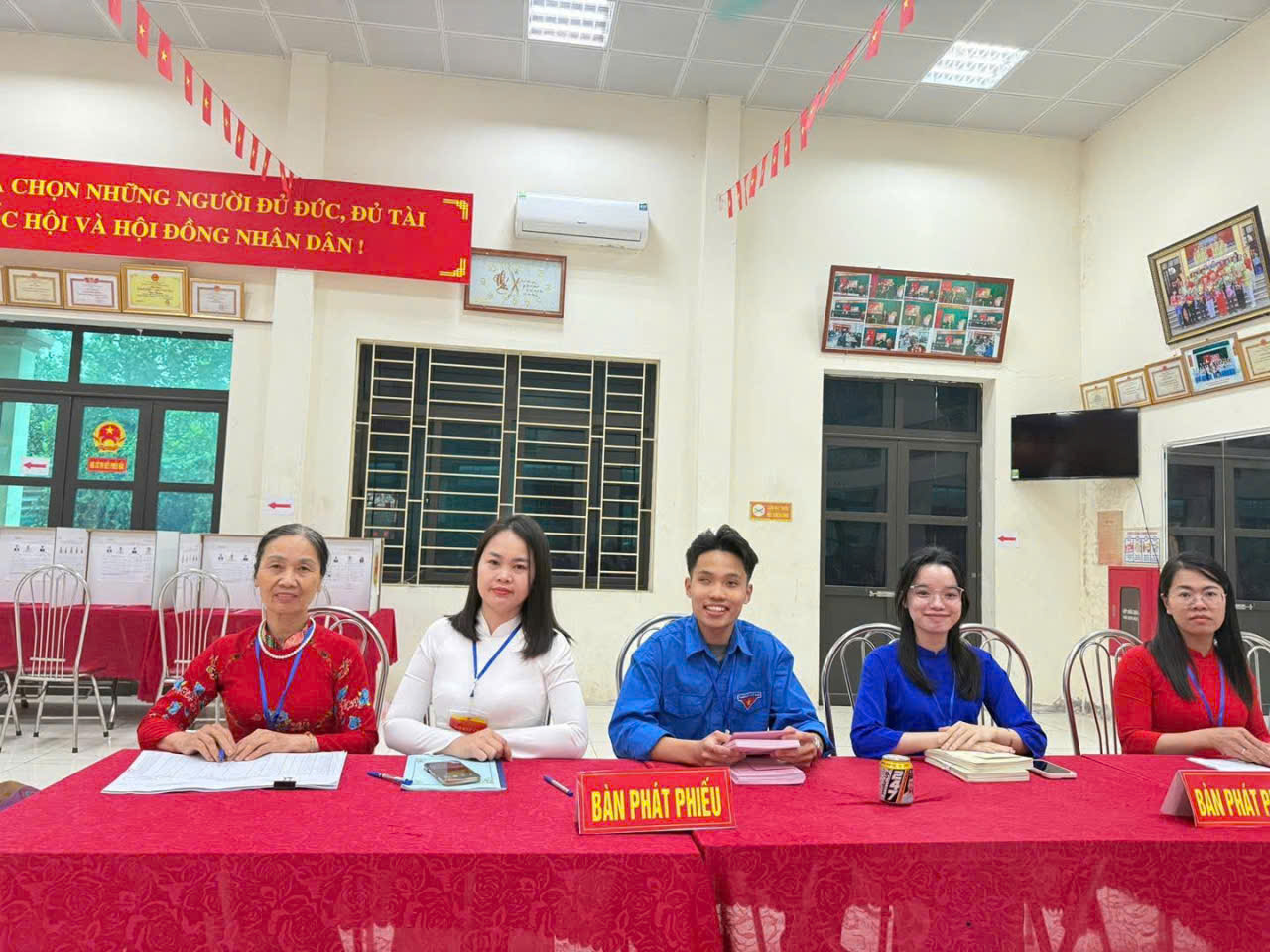 Đội ngũ CB,GV,NV Trường Mầm non Cự Khê đã tích cực tham gia hỗ trợ công tác bầu cử