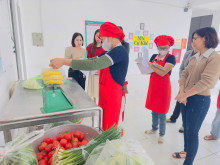CÔNG TÁC GIAO NHẬN THỰC PHẨM TẠI TRƯỜNG MẦM NON CỰ KHÊ