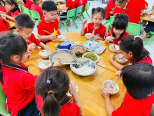 BỮA ĂN GIA ĐÌNH CỦA CÁC BÉ YÊU TRƯỜNG MN CỰ KHÊ