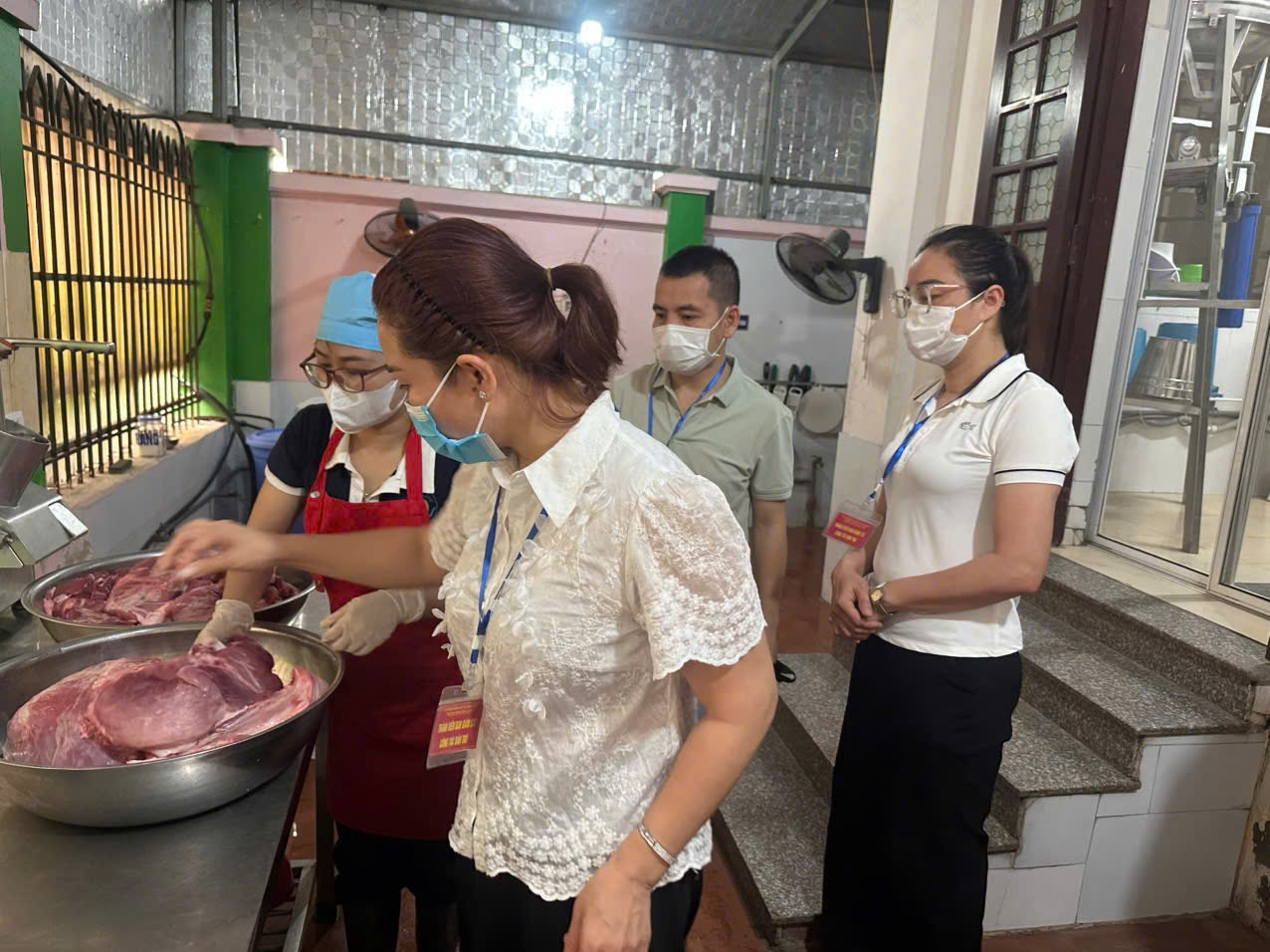 Công tác chăm sóc nuôi dưỡng trẻ và an toàn thực phẩm tại Trường Mầm non Cự Khê luôn được đặt lên hàng đầu